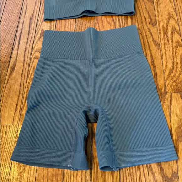 SHEIN Yoga Set - Picture 8 of 14